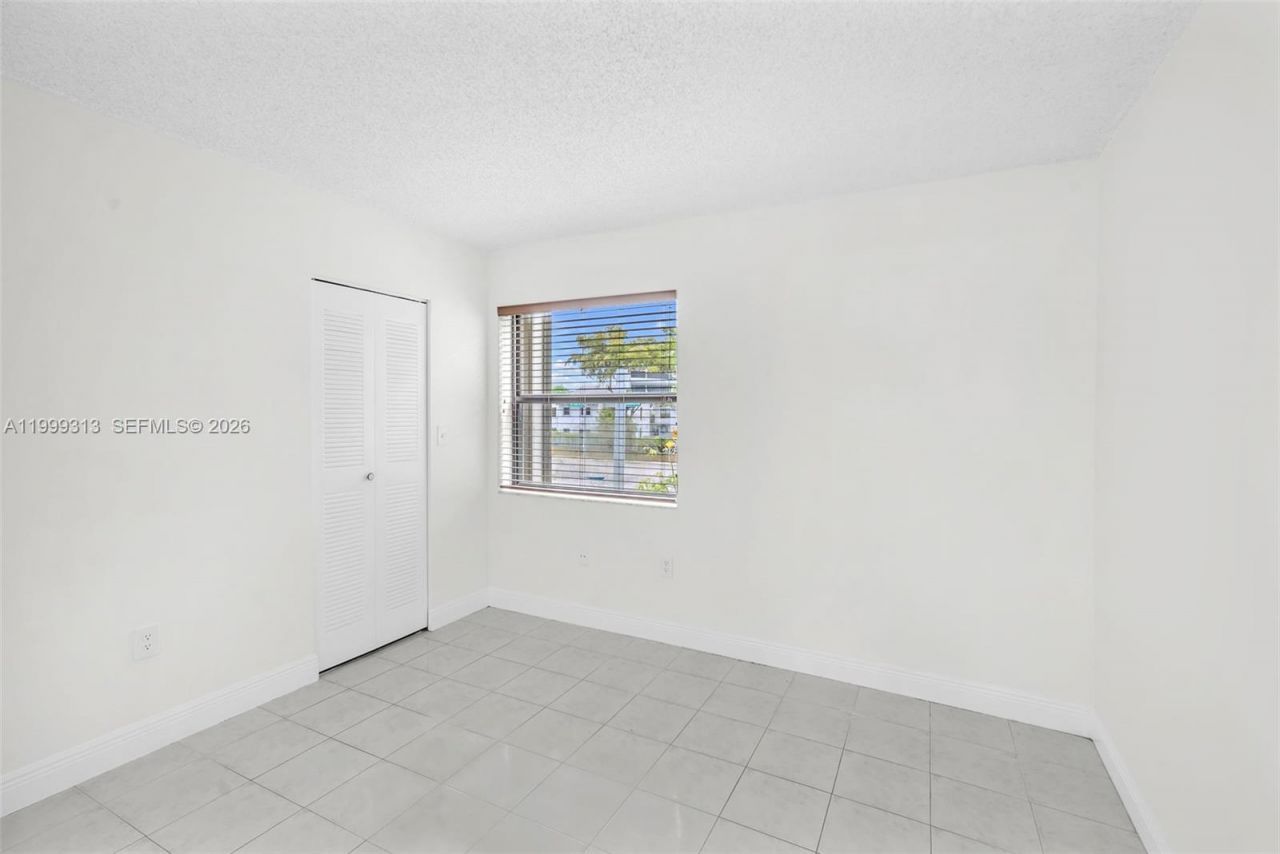 685 W Park Dr, Unit 206-11, Miami, FL 33172 Photo