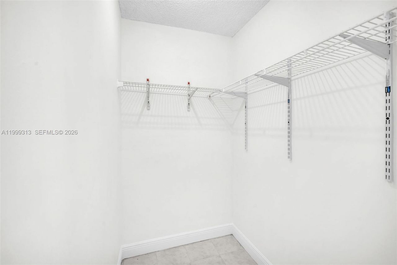 685 W Park Dr, Unit 206-11, Miami, FL 33172 Photo