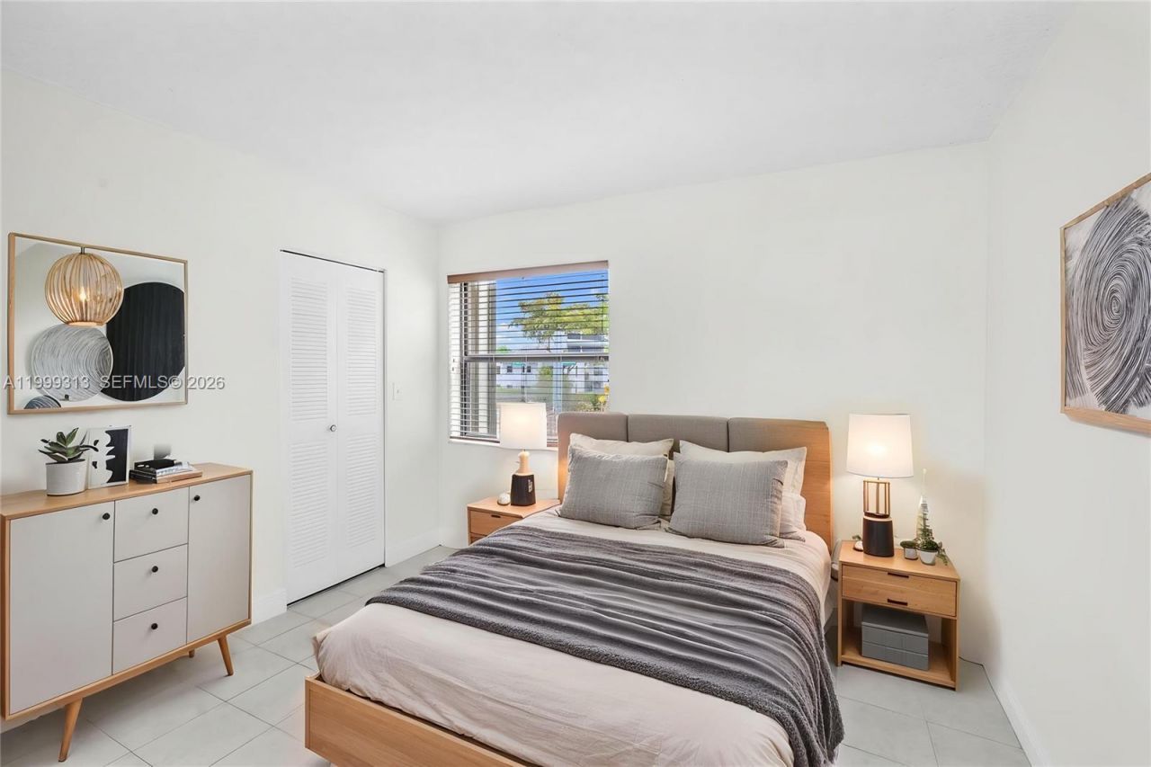 685 W Park Dr, Unit 206-11, Miami, FL 33172 Photo