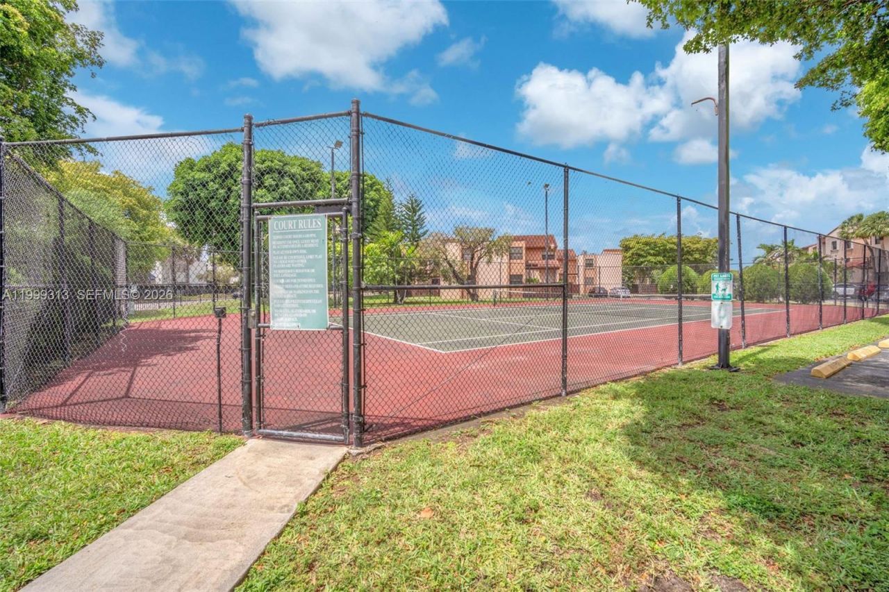 685 W Park Dr, Unit 206-11, Miami, FL 33172 Photo