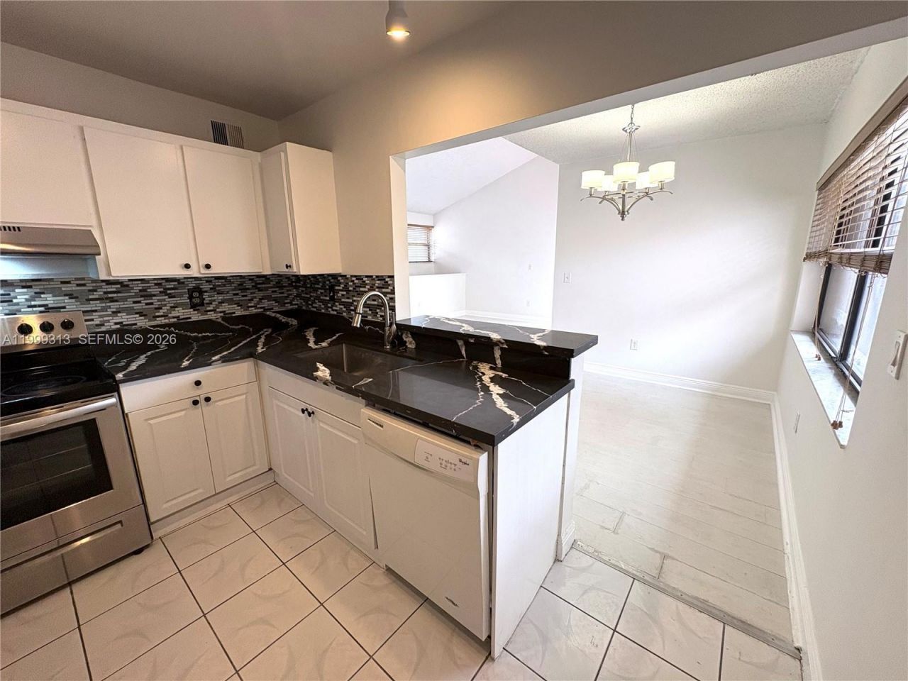 685 W Park Dr, Unit 206-11, Miami, FL 33172 Photo