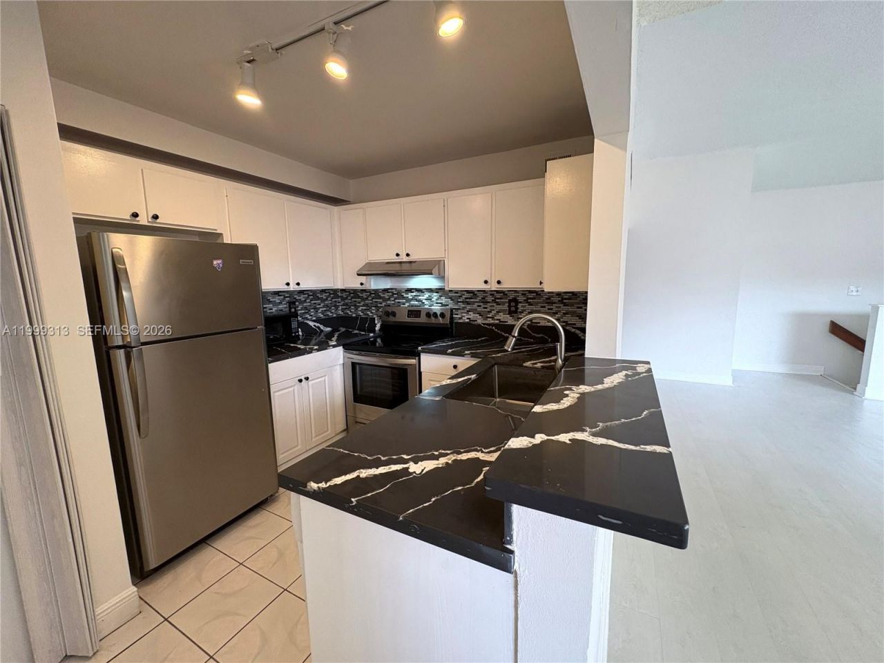685 W Park Dr, Unit 206-11, Miami, FL 33172 Photo
