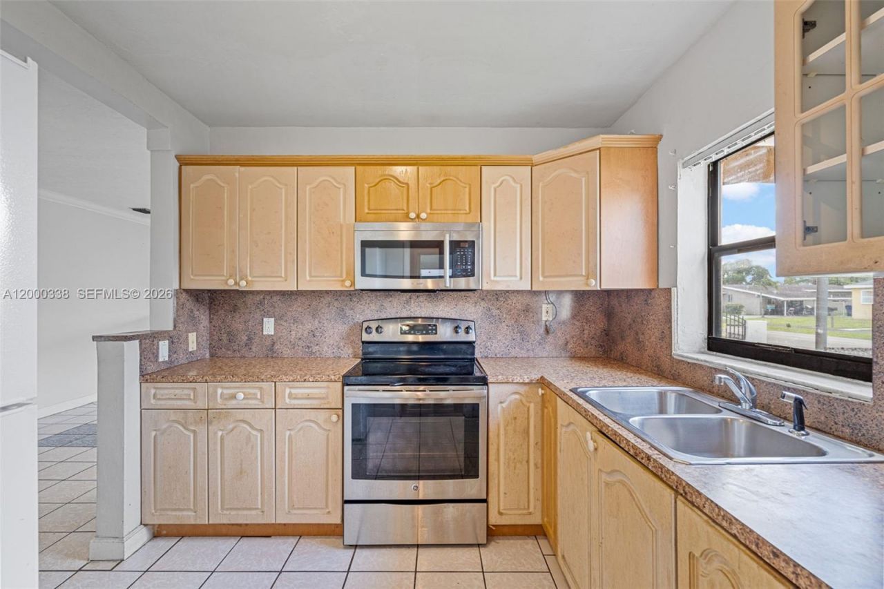 1321 NW 176th Ter , Miami Gardens, FL 33169 Photo