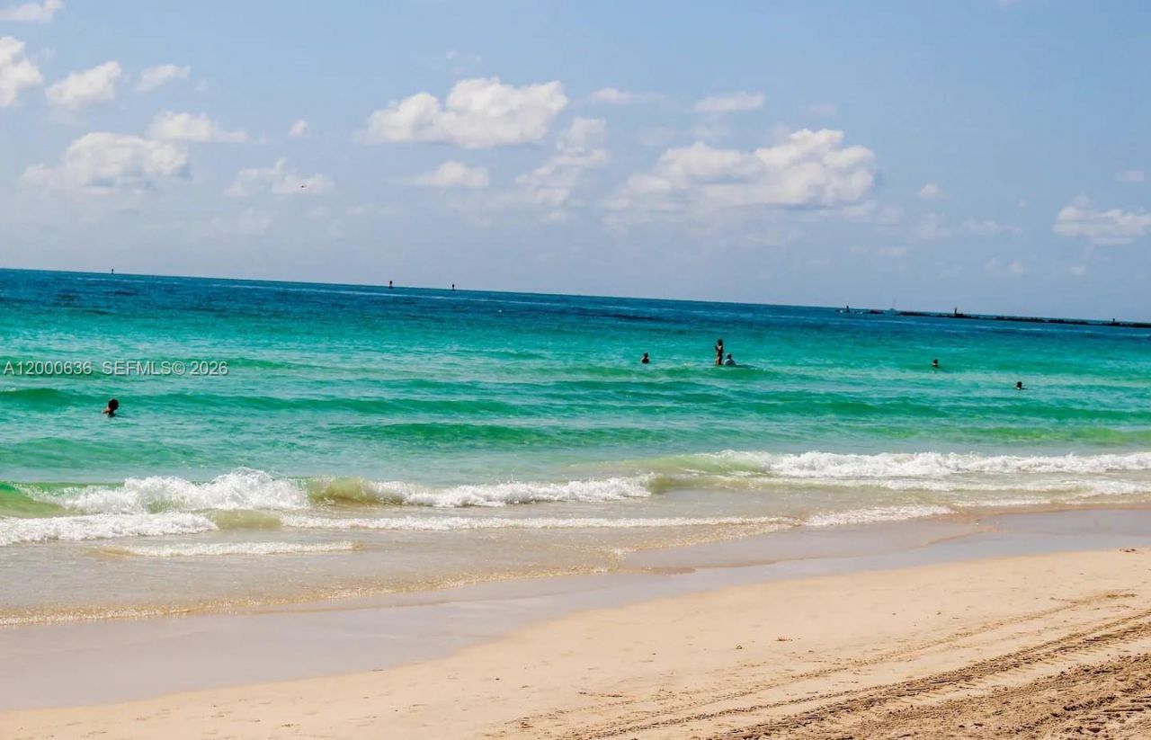 2615 Collins Ave, Unit 37, Miami Beach, FL 33140 Photo