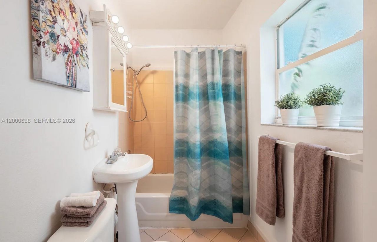 2615 Collins Ave, Unit 37, Miami Beach, FL 33140 Photo