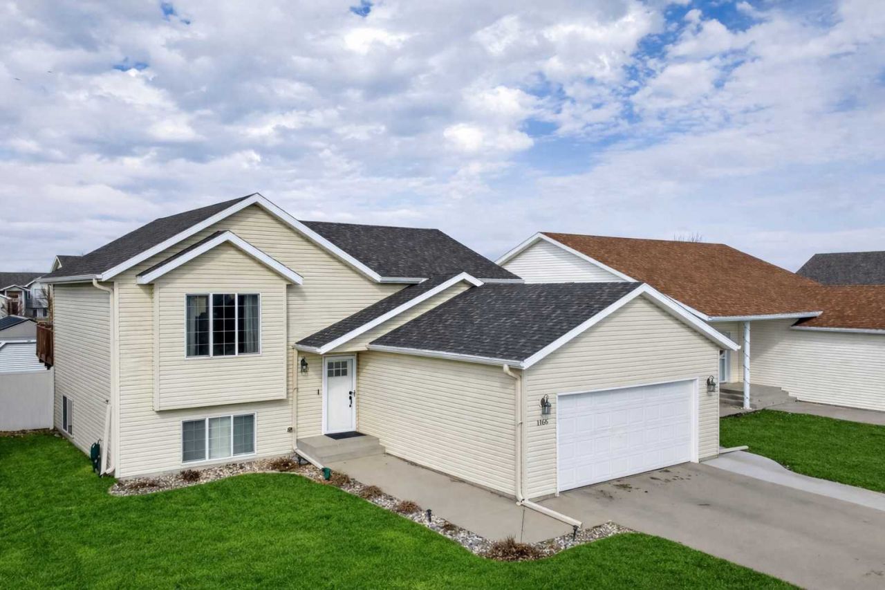 1166 39 1/2 Avenue W, West Fargo, ND 58078 Main Photo