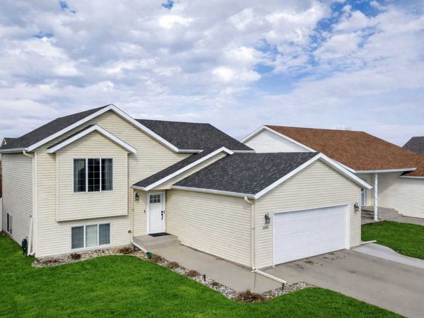 1166 39 1/2 Avenue W, West Fargo, ND 58078