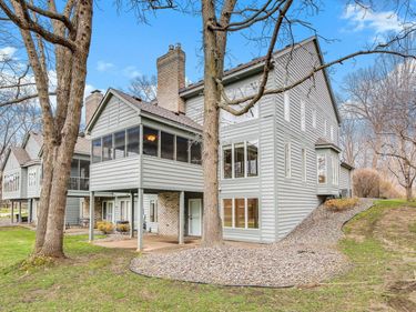 101 Wildwood Bay Drive, Mahtomedi, MN 55115