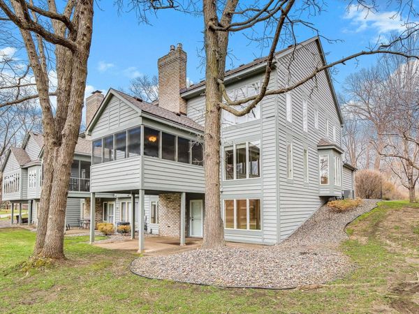 101 Wildwood Bay Drive, Mahtomedi, MN 55115