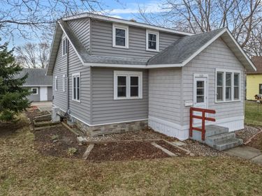 1628 Ford Avenue N, Glencoe, MN 55336