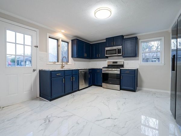 1138 Sassaquin Ave, New Bedford, MA 02745