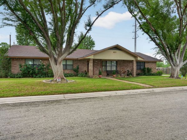 623 OAKLAND AVE, Gonzales, TX 78629
