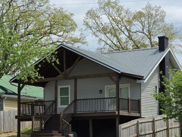 1046 N Roane St, Harriman, TN 37748