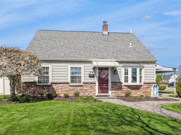 29 Spool Lane, Levittown, NY 11756