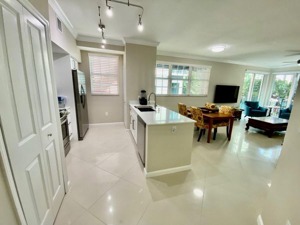 225 NE 1st Street, Unit 202, Delray Beach, FL 33444