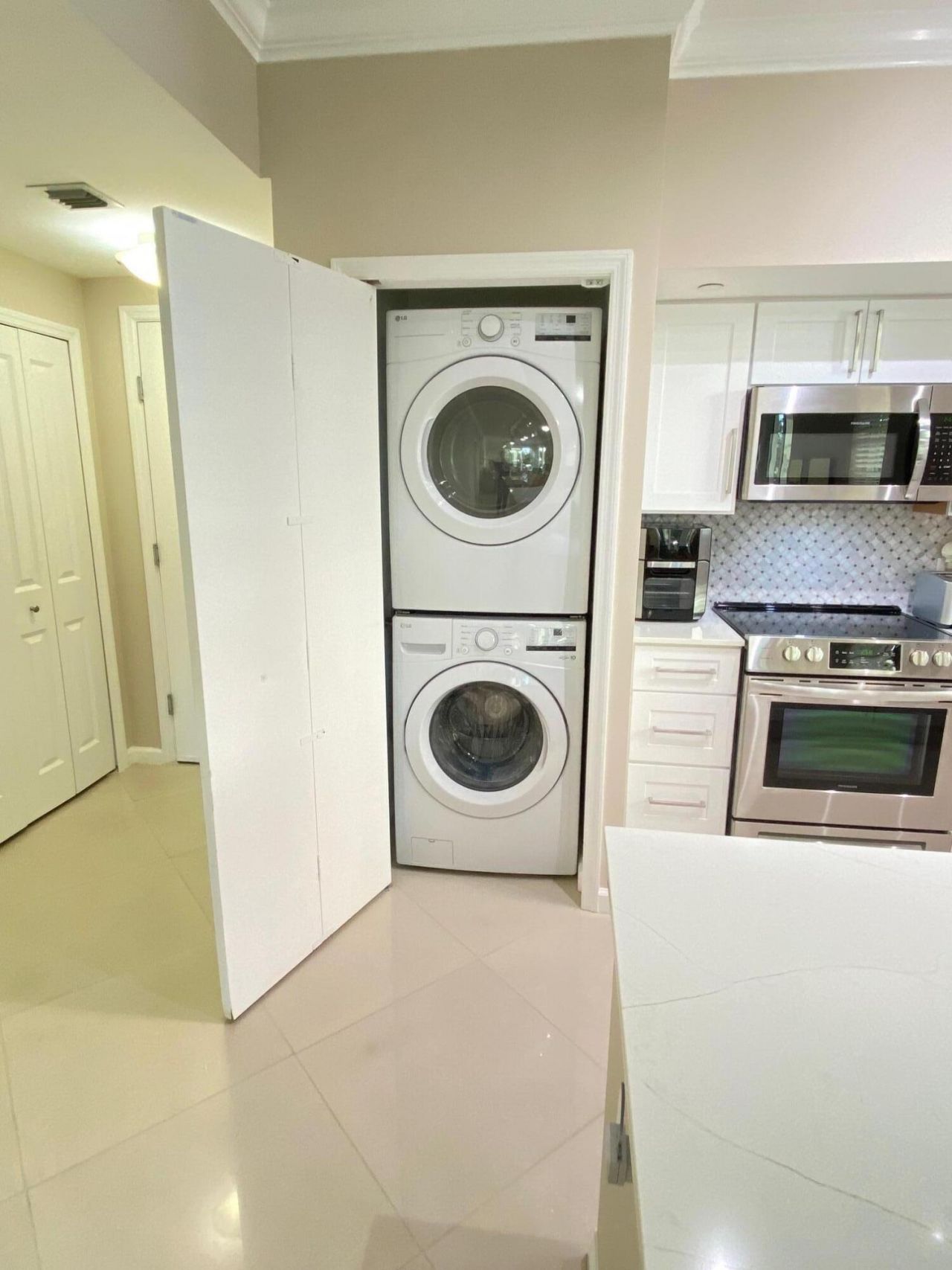 225 NE 1st Street, Unit 202, Delray Beach, FL 33444 Photo