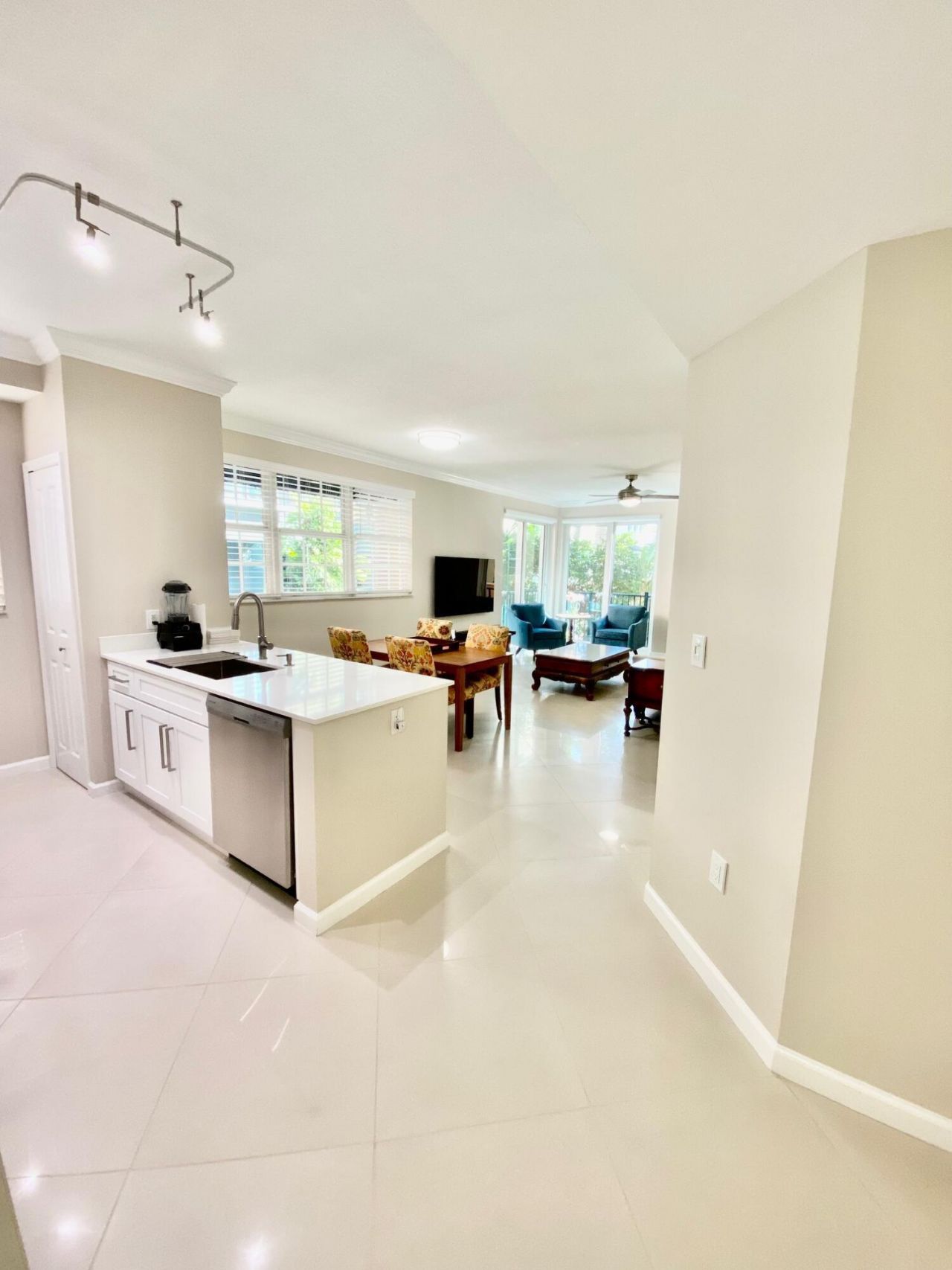 225 NE 1st Street, Unit 202, Delray Beach, FL 33444 Photo