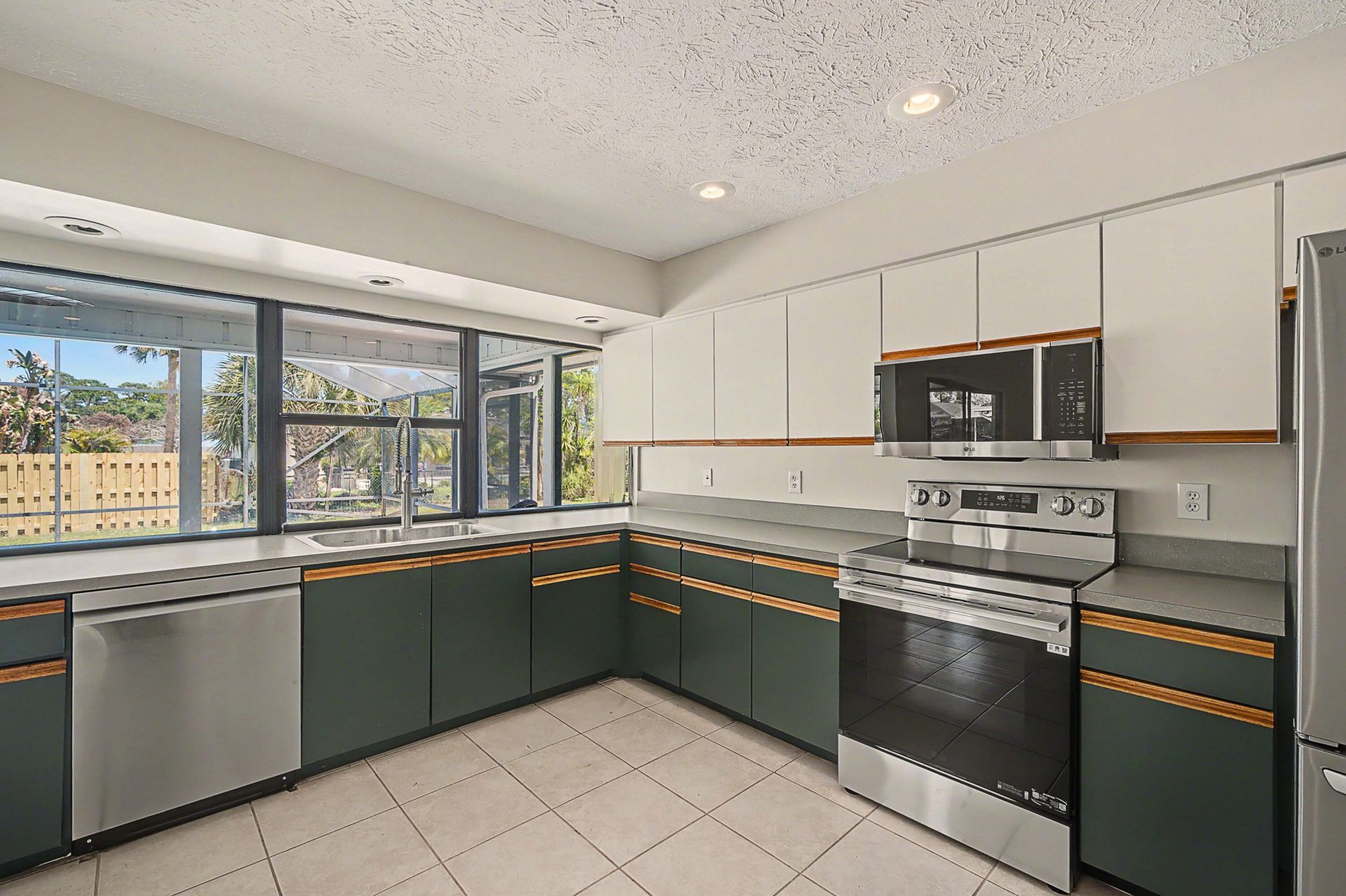 933 SE Streamlet Avenue, Port Saint Lucie, FL 34983 Photo