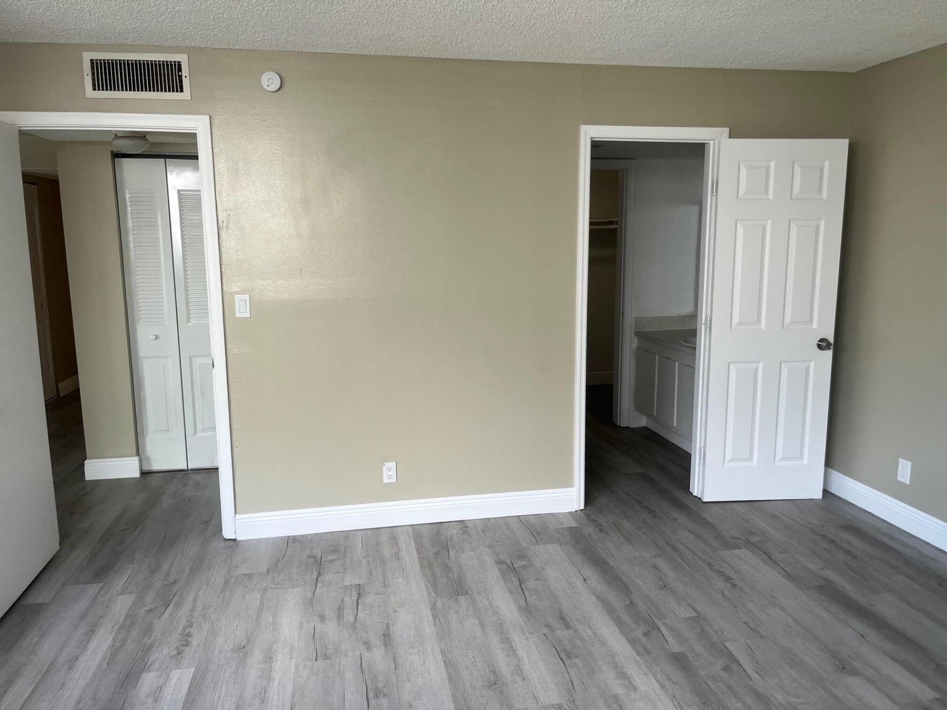 1820 N Congress Avenue, Unit 201, West Palm Beach, FL 33401 Photo