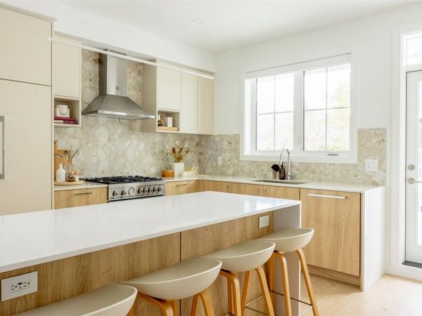 630 Gorge Rd W, Unit TH18, Saanich, BC V9A 1N5