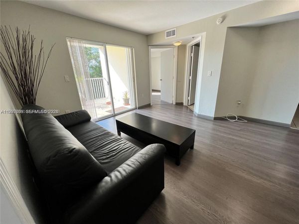 637 SW 3rd St, Unit 306, Miami, FL 33130