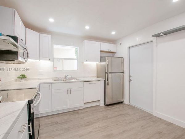 300 S Luna Ct, Unit 2, Hollywood, FL 33021