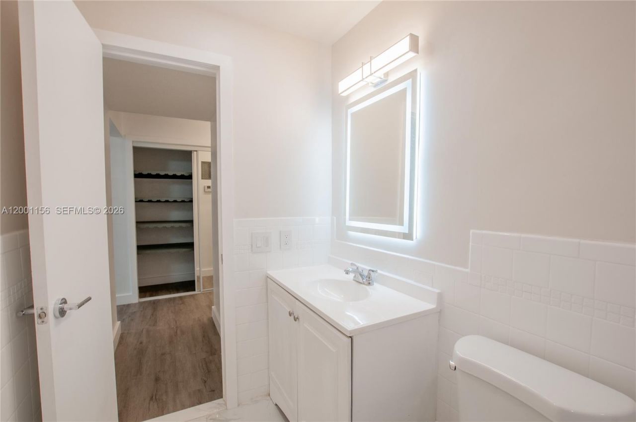 300 S Luna Ct, Unit 2, Hollywood, FL 33021 Photo