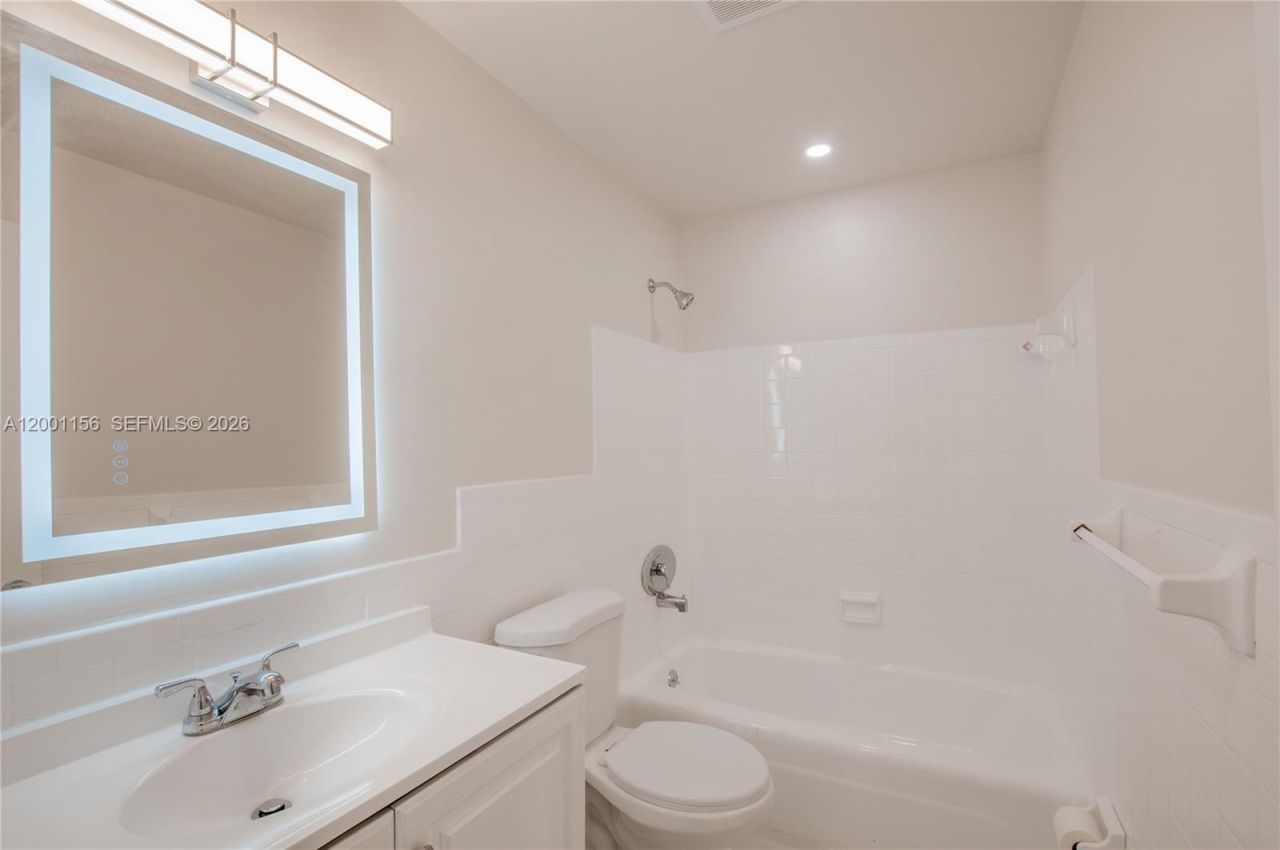 300 S Luna Ct, Unit 2, Hollywood, FL 33021 Photo