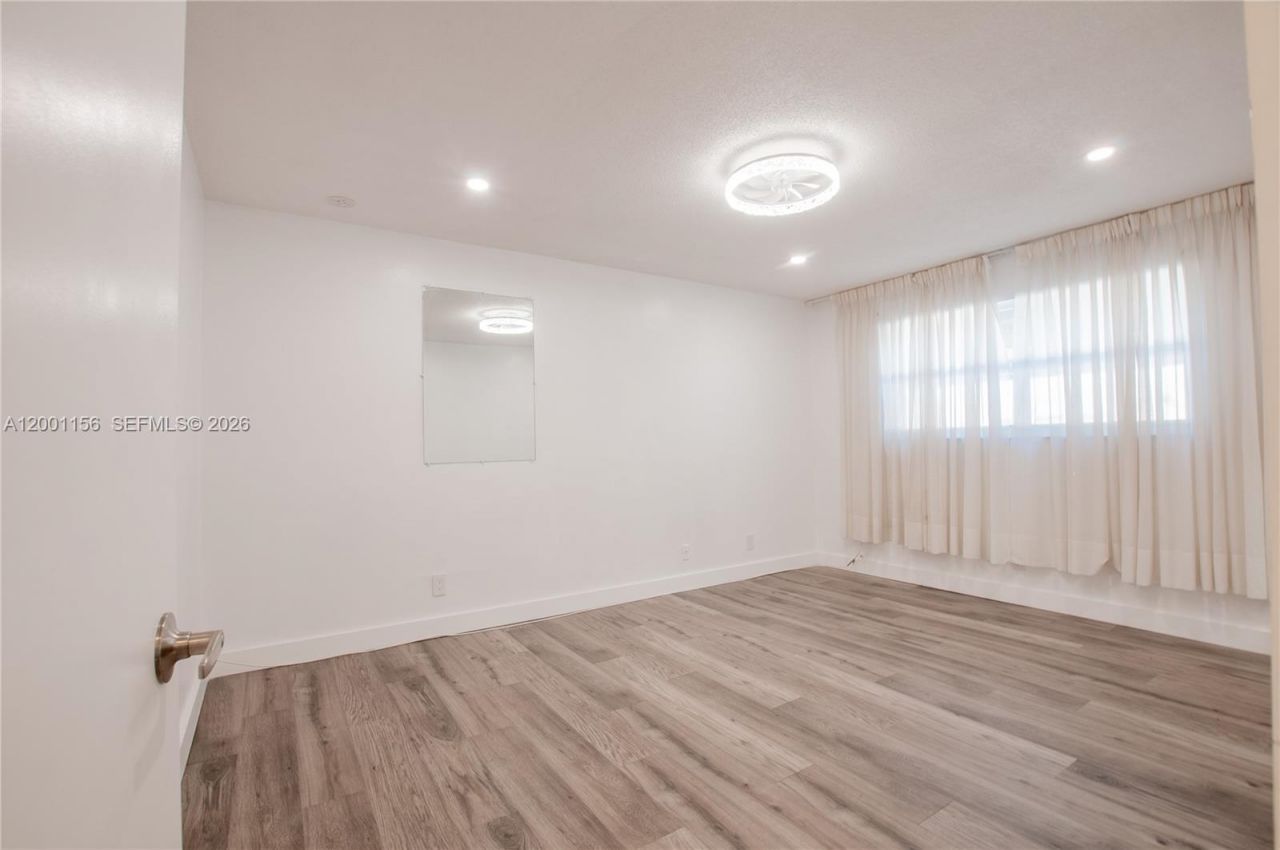 300 S Luna Ct, Unit 2, Hollywood, FL 33021 Photo