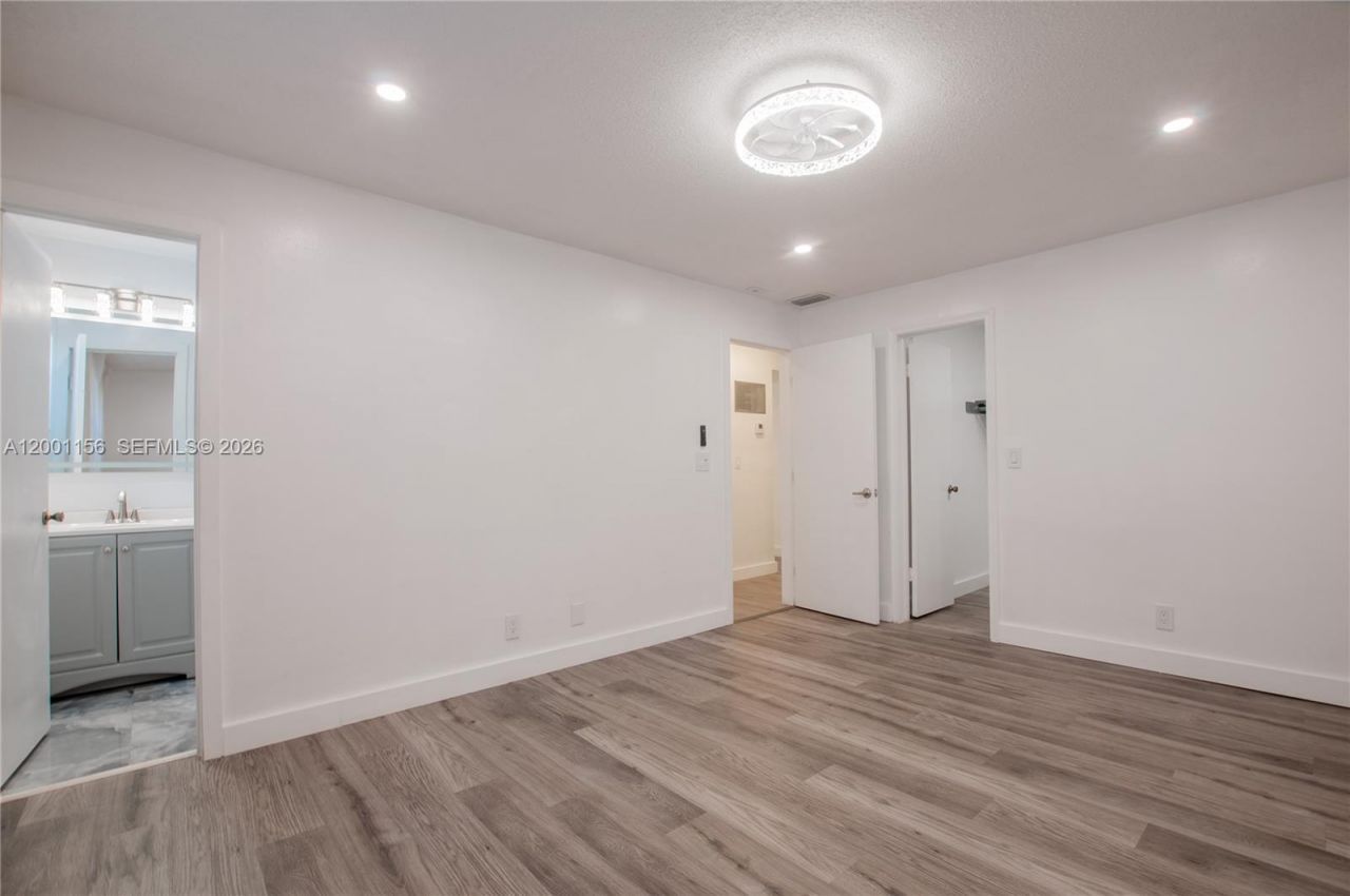 300 S Luna Ct, Unit 2, Hollywood, FL 33021 Photo