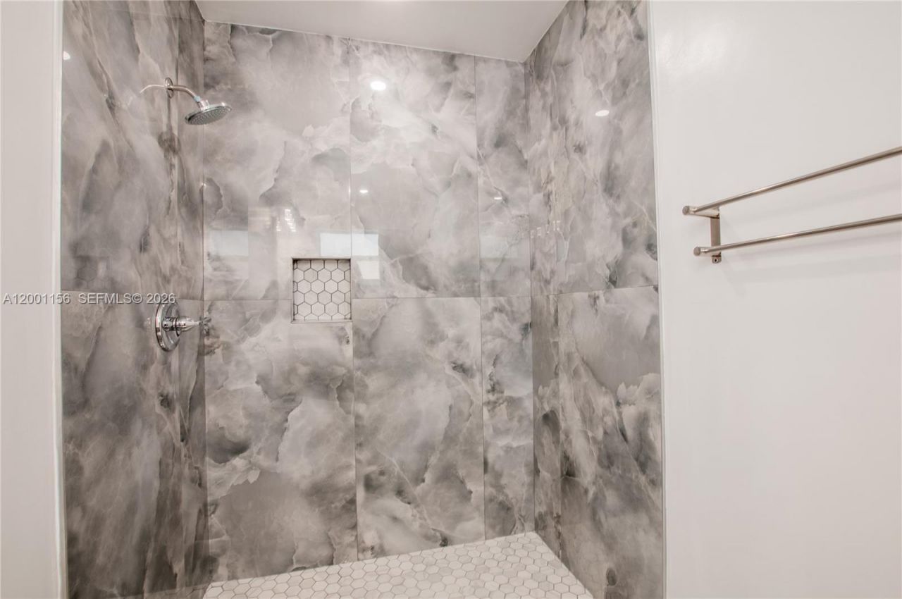 300 S Luna Ct, Unit 2, Hollywood, FL 33021 Photo