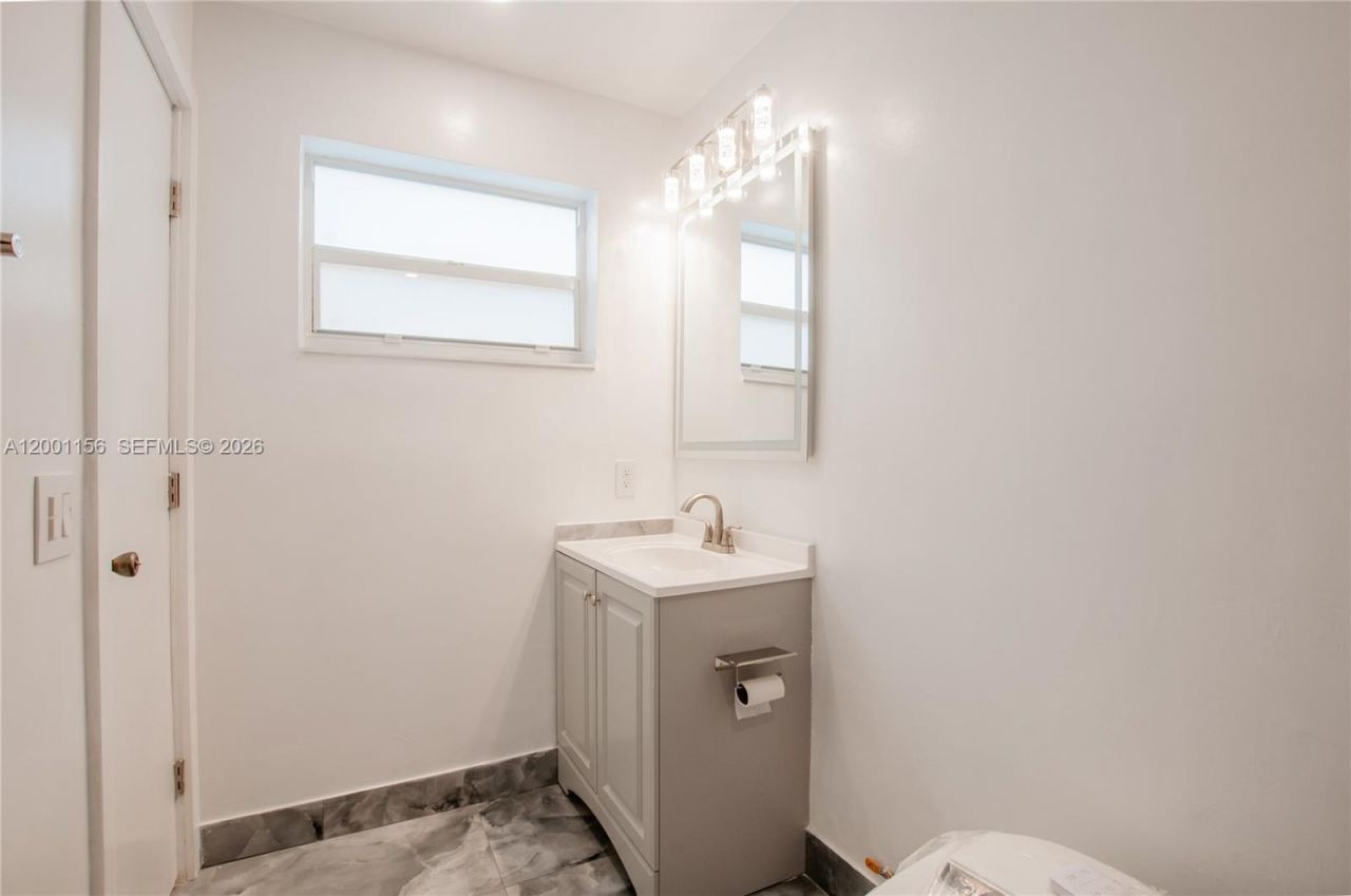 300 S Luna Ct, Unit 2, Hollywood, FL 33021 Photo