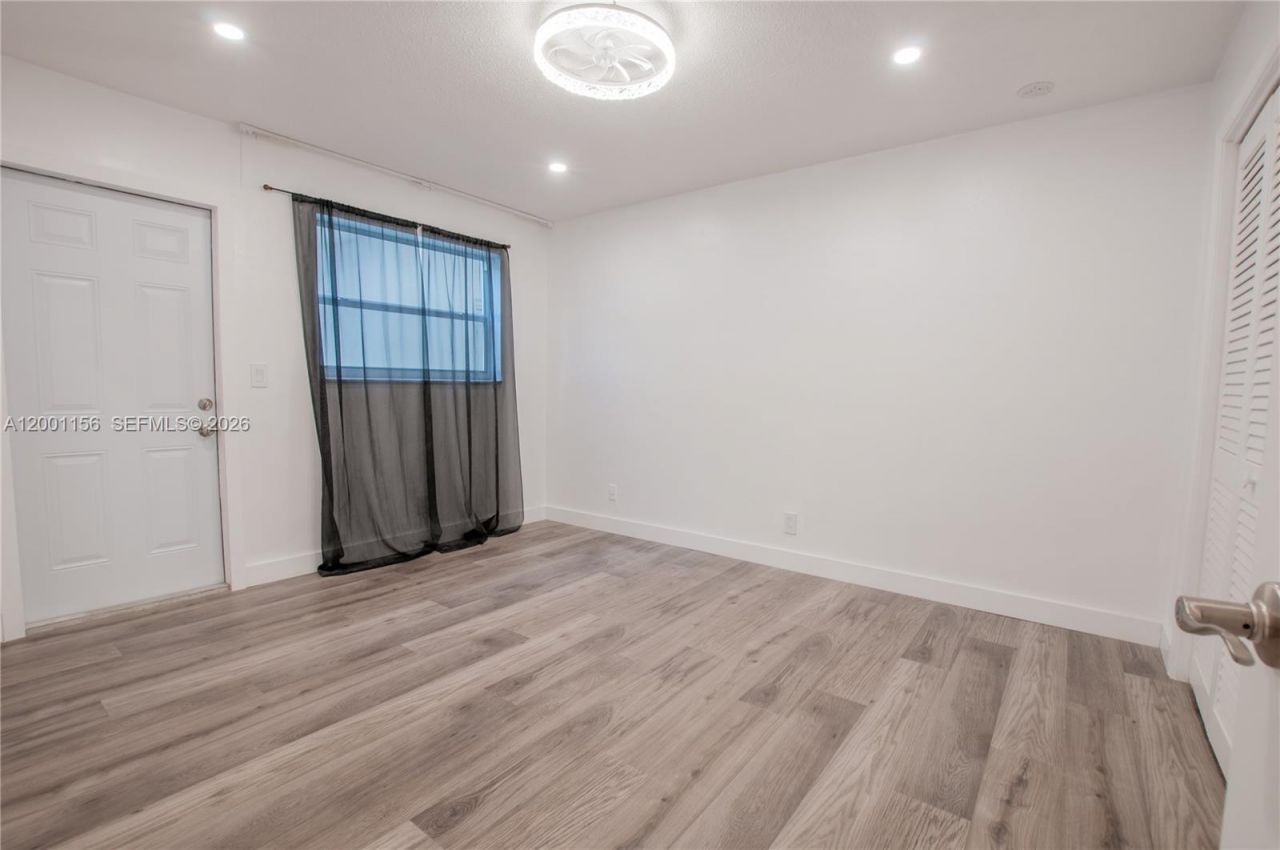 300 S Luna Ct, Unit 2, Hollywood, FL 33021 Photo