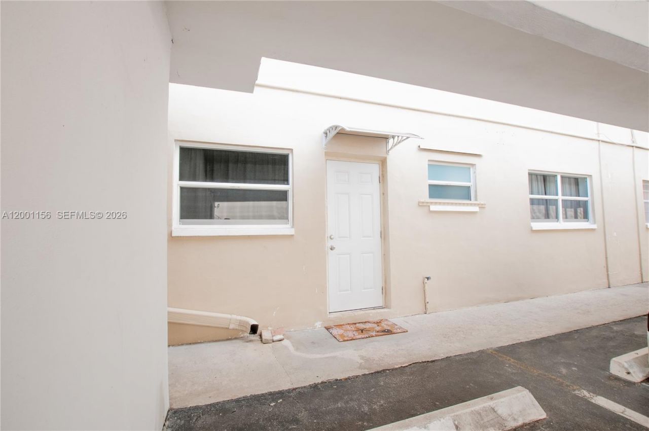 300 S Luna Ct, Unit 2, Hollywood, FL 33021 Photo