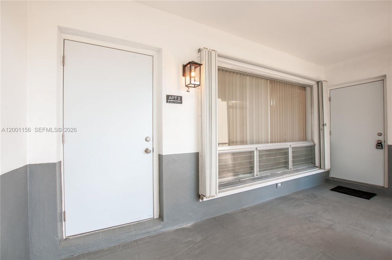 300 S Luna Ct, Unit 2, Hollywood, FL 33021 Photo