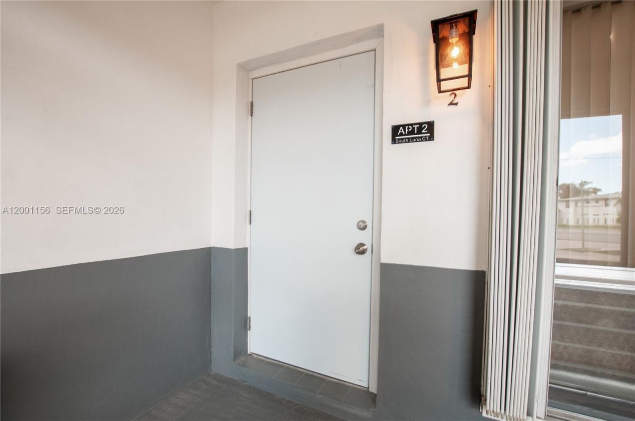 300 S Luna Ct, Unit 2, Hollywood, FL 33021 Photo
