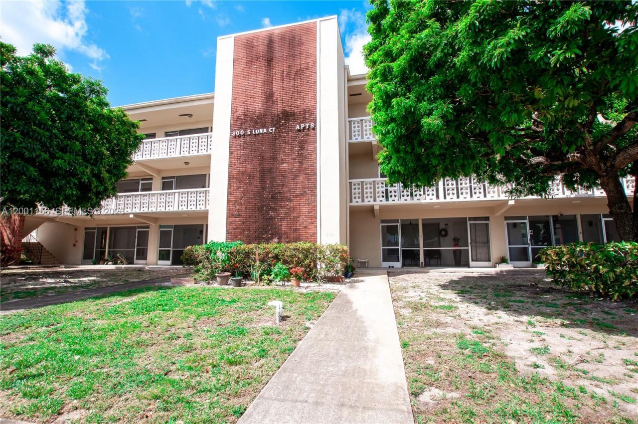 300 S Luna Ct, Unit 2, Hollywood, FL 33021 Photo
