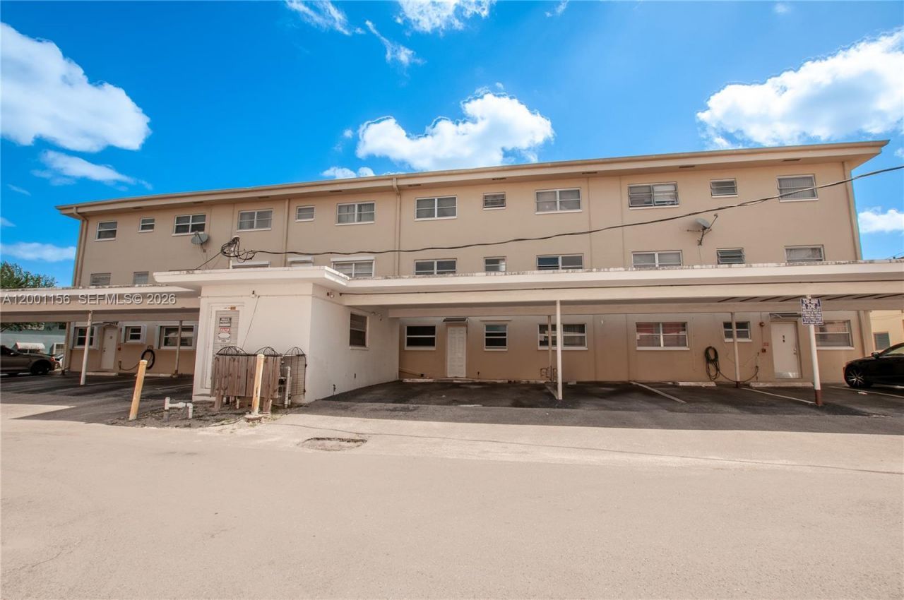 300 S Luna Ct, Unit 2, Hollywood, FL 33021 Photo