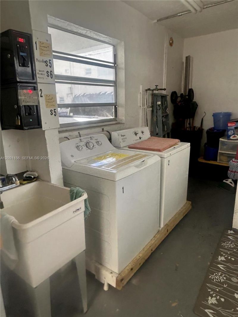 300 S Luna Ct, Unit 2, Hollywood, FL 33021 Photo