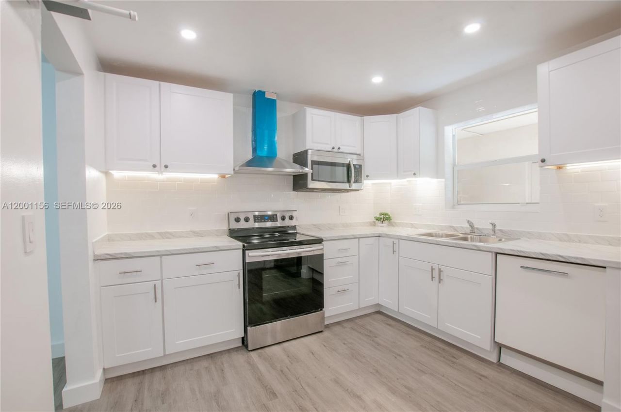 300 S Luna Ct, Unit 2, Hollywood, FL 33021 Photo