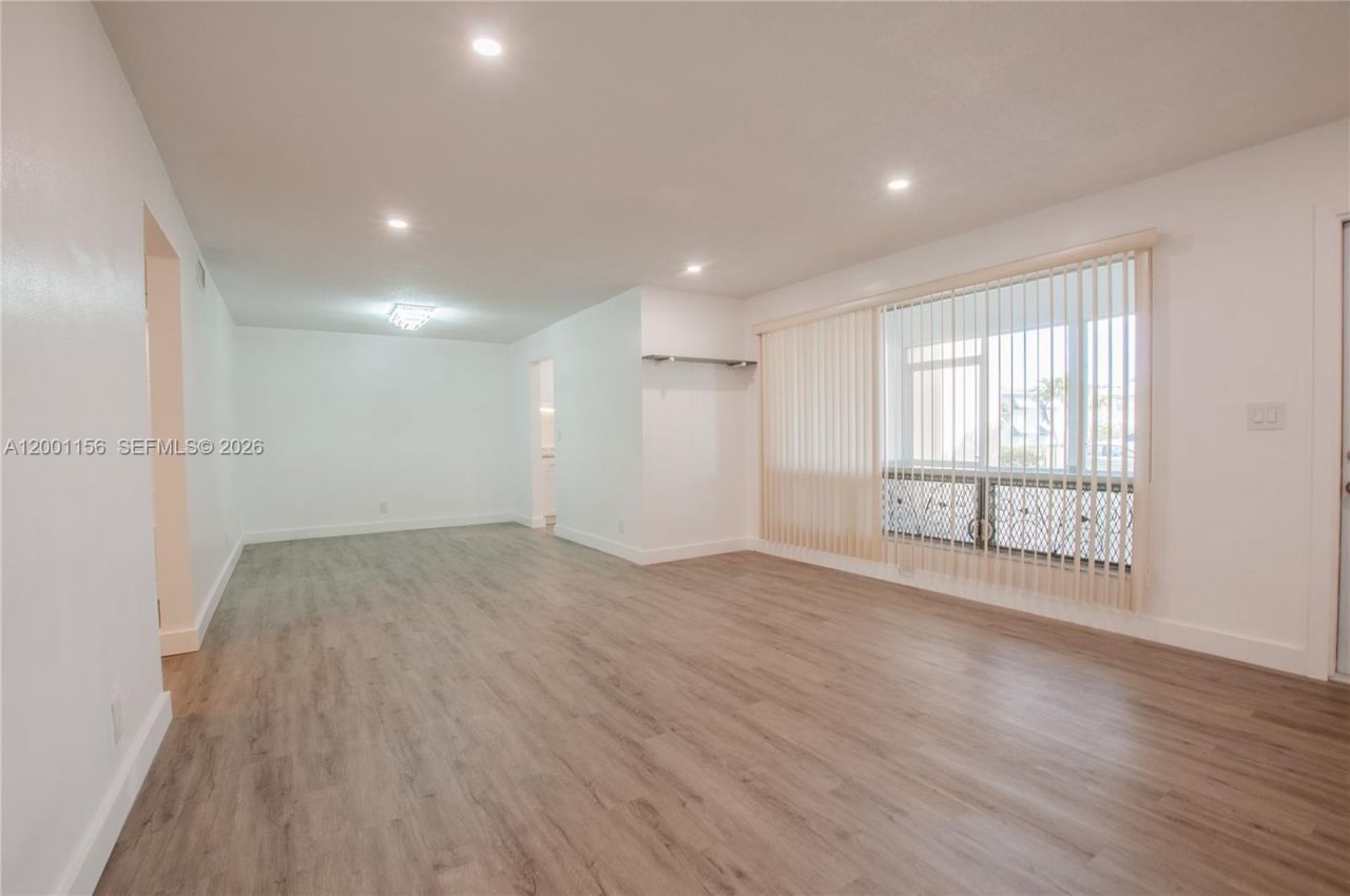 300 S Luna Ct, Unit 2, Hollywood, FL 33021 Photo