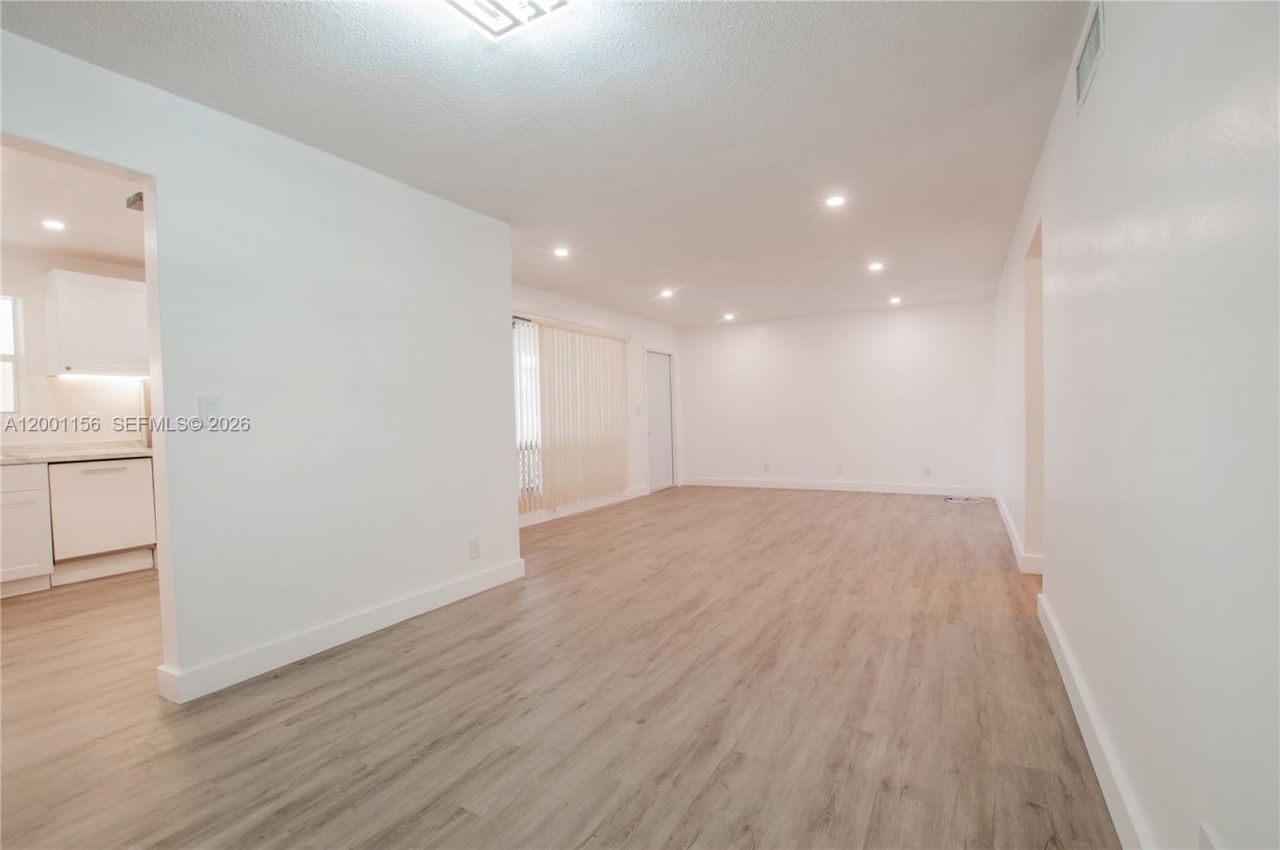 300 S Luna Ct, Unit 2, Hollywood, FL 33021 Photo