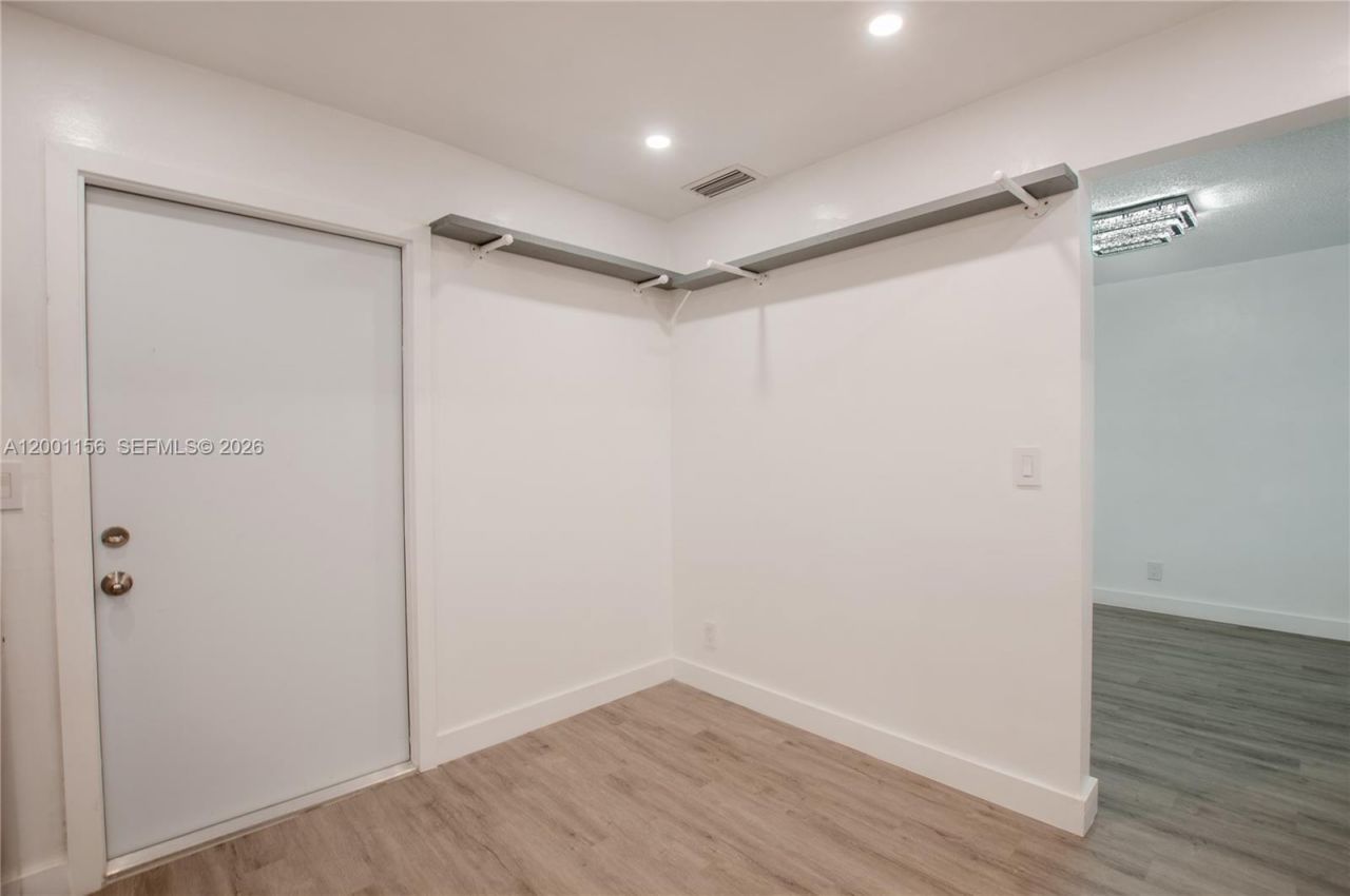 300 S Luna Ct, Unit 2, Hollywood, FL 33021 Photo