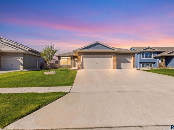 2809 S Keyrell Dr, Sioux Falls, SD 57106