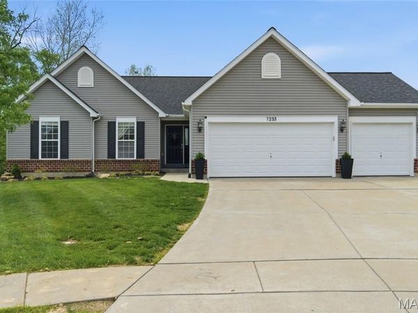 1233 Sonoma Way , Pacific, MO 63069