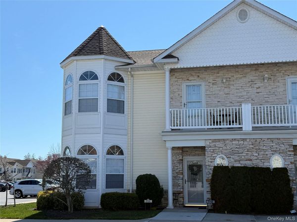 712 Narragansett Villas Drive, Unit 712, Lindenhurst, NY 11757