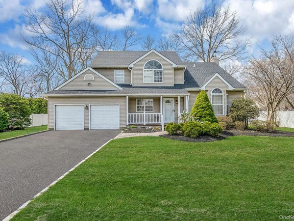 92 Old Selden Stage Road , Selden, NY 11784