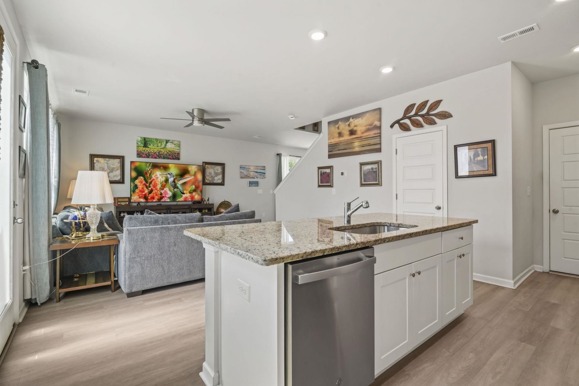 79 S Reindeer Rd. Photo 10