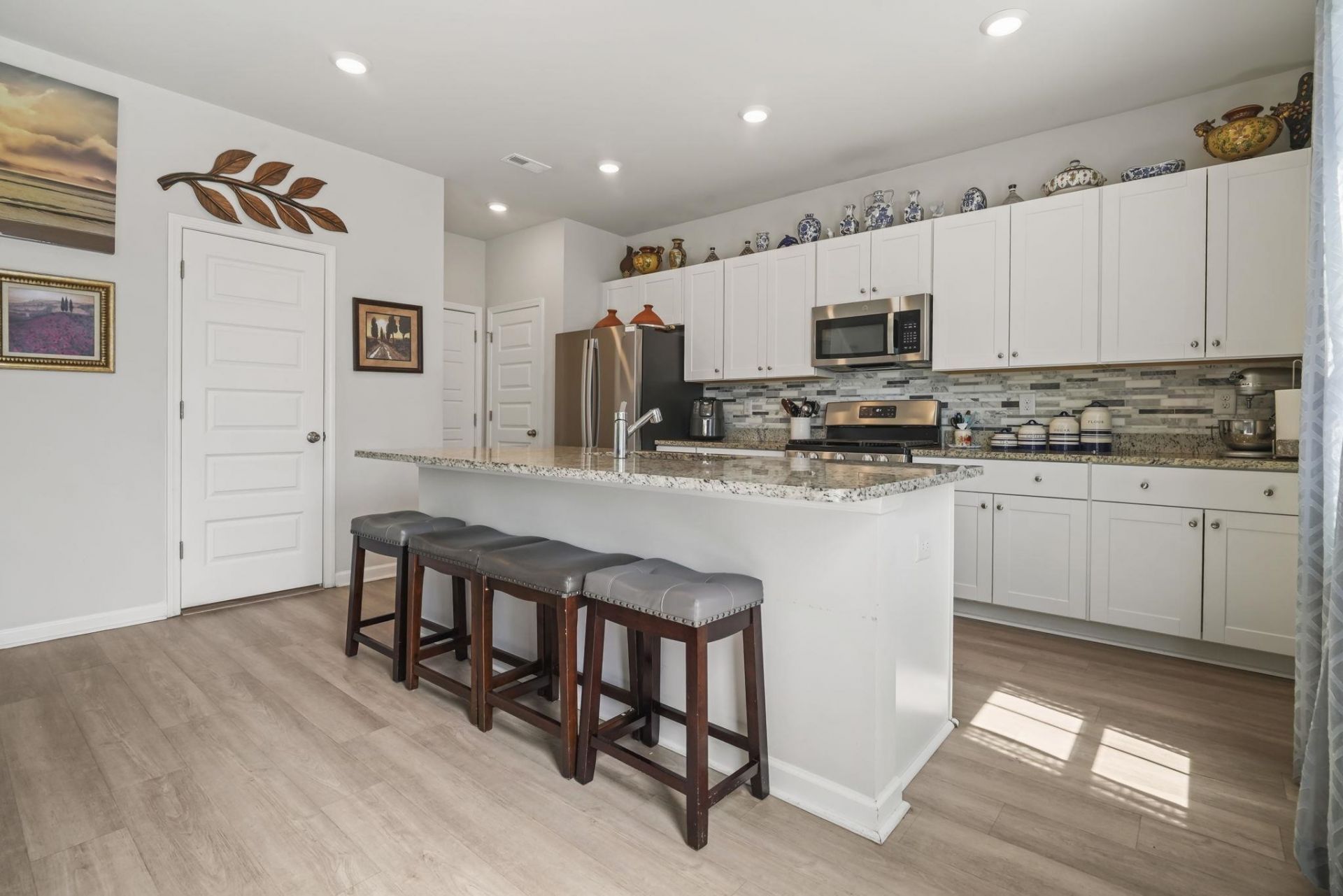 79 S Reindeer Rd. Photo 11