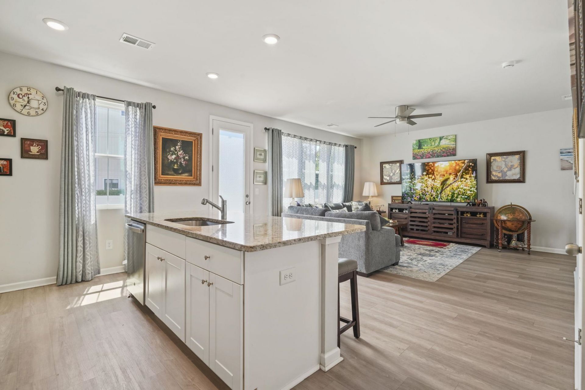 79 S Reindeer Rd. Photo 13